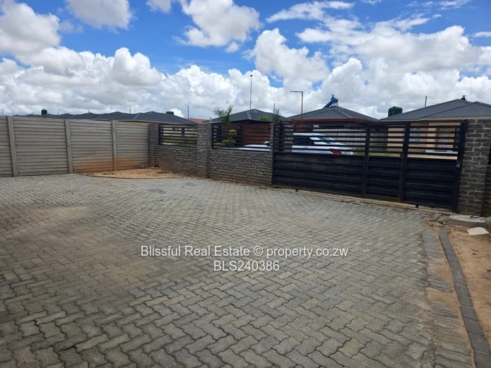 House For sale in Fairview park  Ruwa