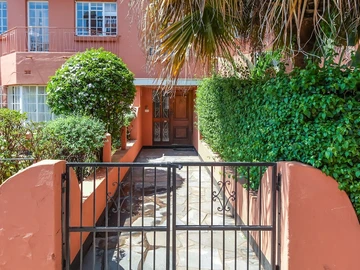 3 Bedroom Flat & Apartment