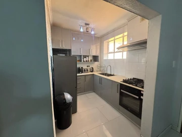 2 Bedroom Flat & Apartment