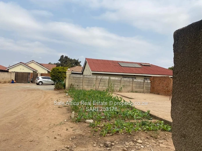 OLD GLEN- VIEW 7 VACANT  STAND WITH FOUNDATION AND APPROVED PLAN CLOSE TO CHITUBU SHOPS FOR SALE Pri