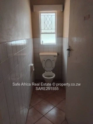Spacious 3-Bed Home on 4,000m² with Borehole — Marlborough