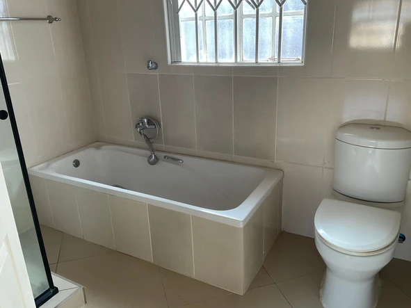 3 Bedroom Flat & Apartment