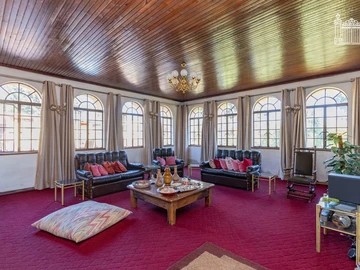 6 Bedroom House