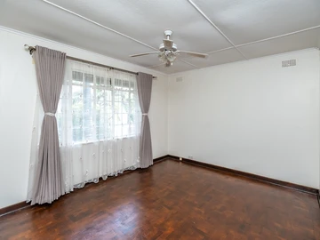 3 Bedroom Flat & Apartment