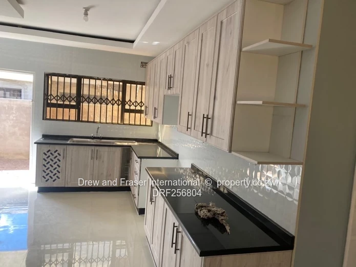 Modern 4-Bed Home in Mabvazuva, Ruwa, Borehole $135k