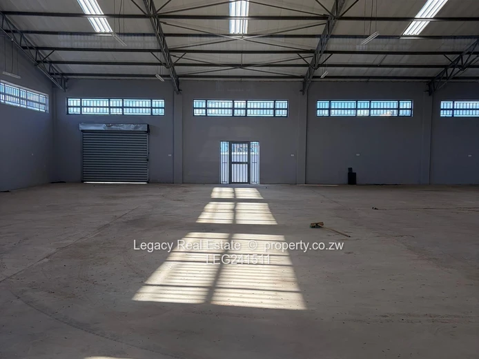 Well-Maintained 1,000m² Warehouse with 3-Phase Power – To Let