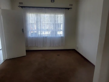 2 Bedroom Flat & Apartment