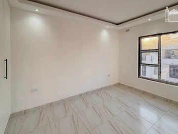 4 Bedroom Flat & Apartment