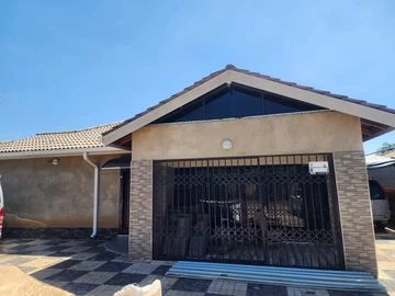 2 Bedroom Flat & Apartment