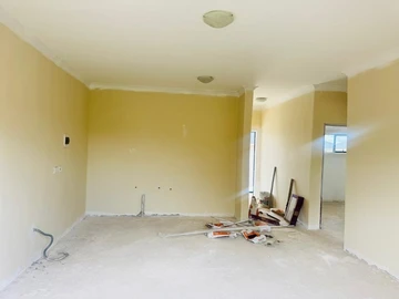 2 Bedroom Flat & Apartment