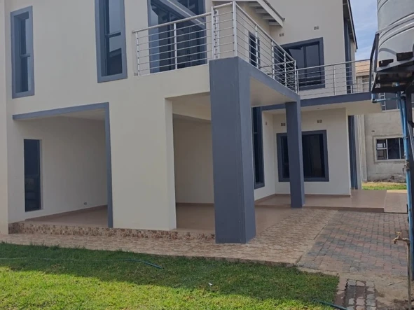 4 Bedroom Flat & Apartment
