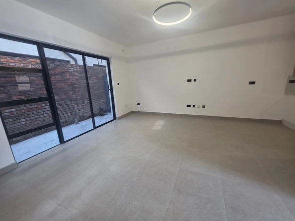 2 Bedroom Flat & Apartment