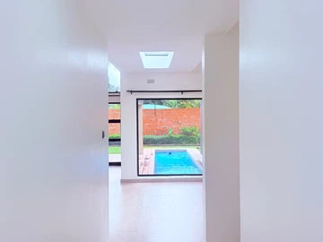 4 Bedroom Flat & Apartment