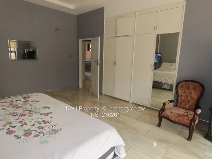 Townhouse Modern - 6 Bed House in Rolf Valley!