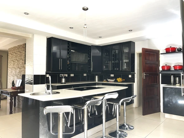 7 Bedroom House