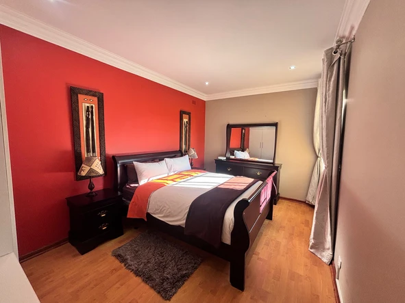 2 Bedroom Flat & Apartment