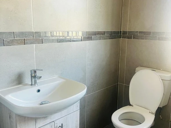 3 Bedroom Flat & Apartment