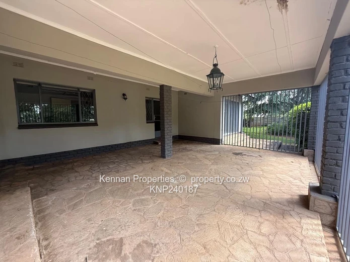 Family home with spaciouse outdoor entertainment area