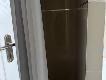 2 Bedroom Flat & Apartment