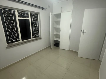 3 Bedroom Flat & Apartment