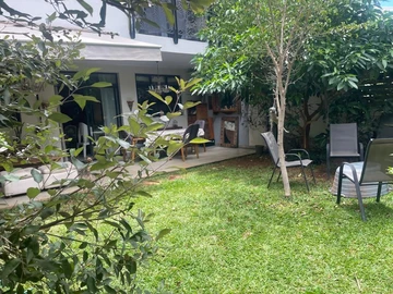 2 Bedroom Flat & Apartment