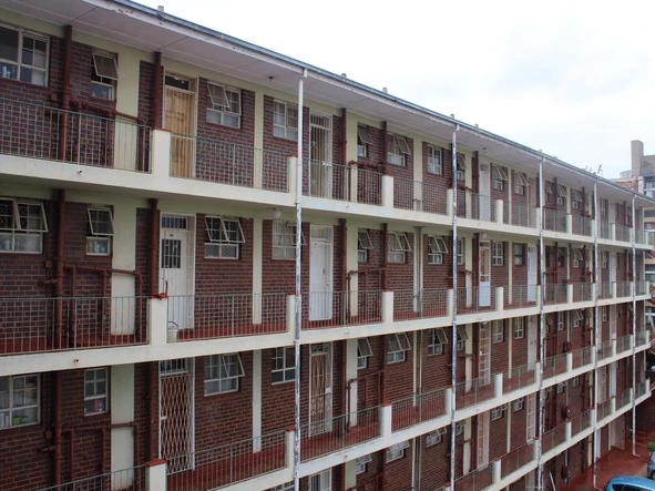 2 Bedroom Flat & Apartment