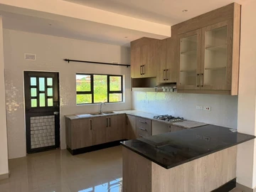 3 Bedroom Flat & Apartment