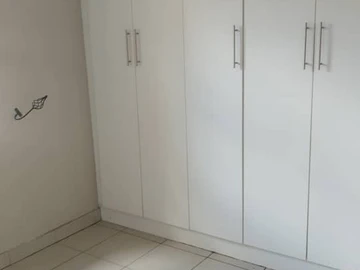 2 Bedroom Flat & Apartment