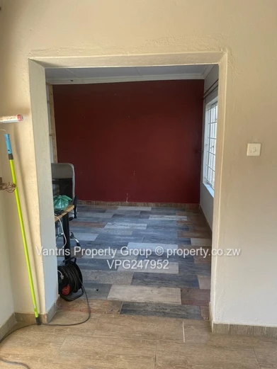 Pomona office to let
