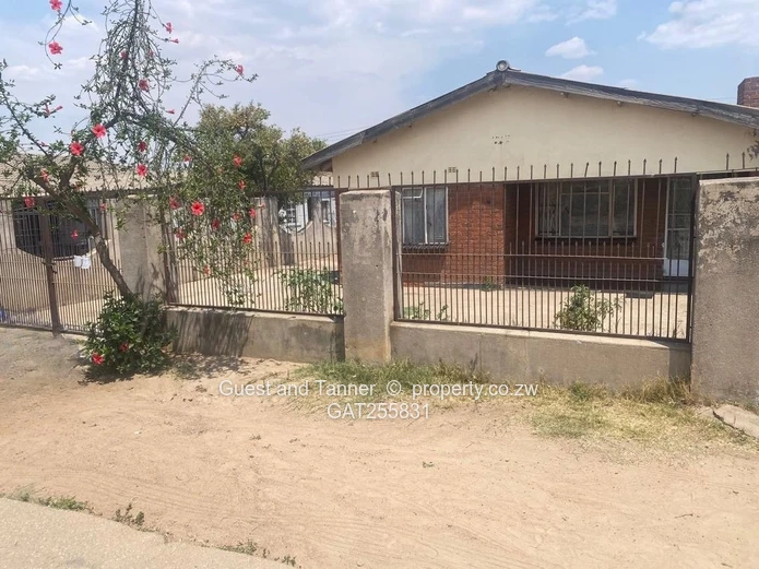 4-Bedroom House with Expansion Potential for Sale – Chitungwiza, Unit J