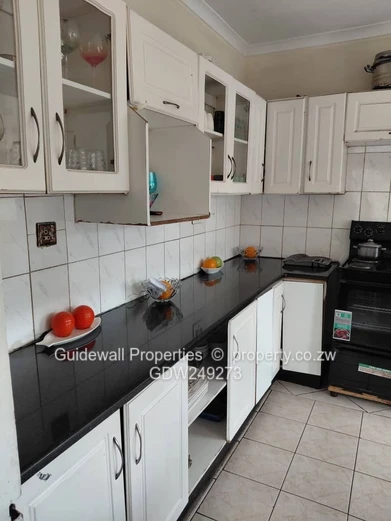 3 bed house for sale in Parktown  with deeds
