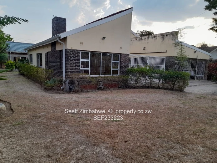 Avondale West Gem: Spacious Family Living with Cottage and Abundant Water Supply!