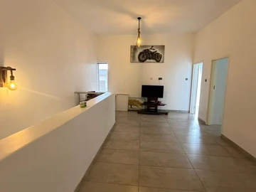 3 Bedroom Flat & Apartment