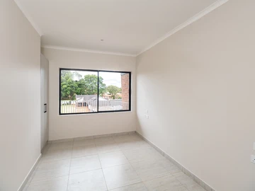 2 Bedroom Flat & Apartment