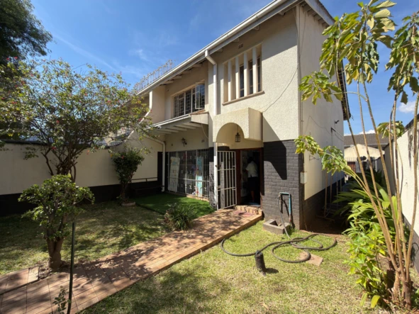 3 Bedroom Flat & Apartment