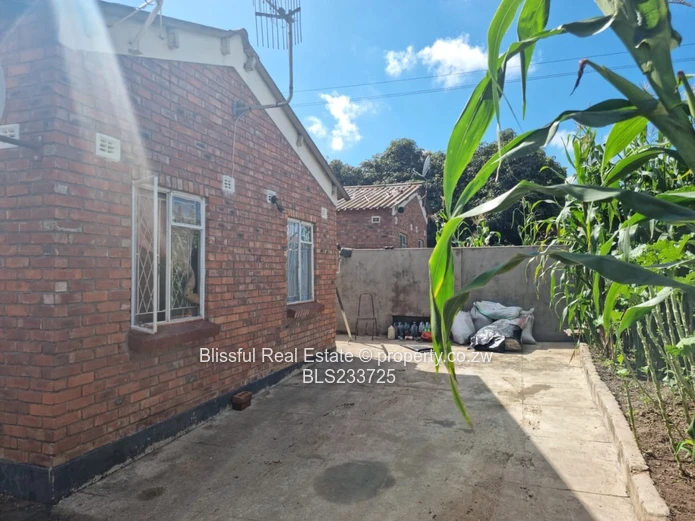 mufakose garden flat for sale