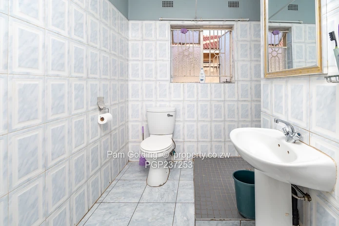 House for sale in Waterfalls/Picnic Park Area (Sole Mandate)