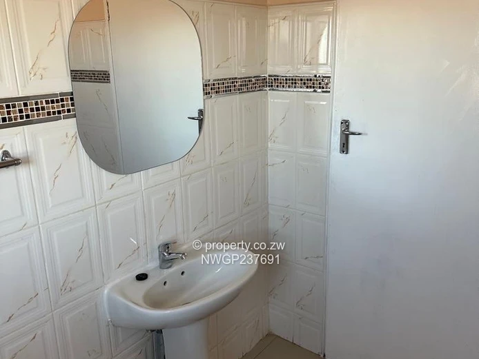 Selbourne Park 3-Bed Townhouse with Garage & Garden