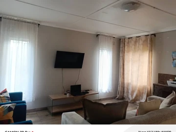 2 Bedroom Flat & Apartment