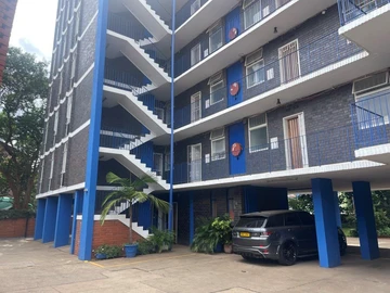 2 Bedroom Flat & Apartment