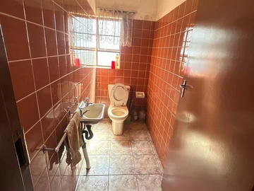 2 Bedroom Flat & Apartment