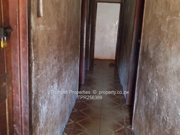 Hatcliffe 4-Bed Fixer with Covered Verandah & Yard