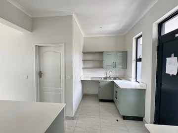 2 Bedroom Flat & Apartment