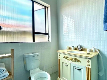 6 Bedroom Flat & Apartment