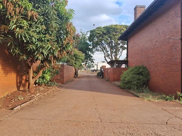 2 Bedroom Flat & Apartment