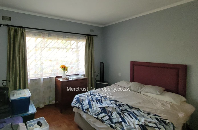 Spacious, immaculate garden flat! (Sole Mandate)