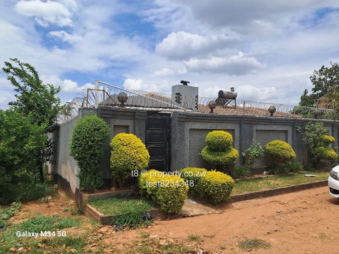 Spacious 4-Bed Home in Marimba Park — Garage & Fitted Kitchen