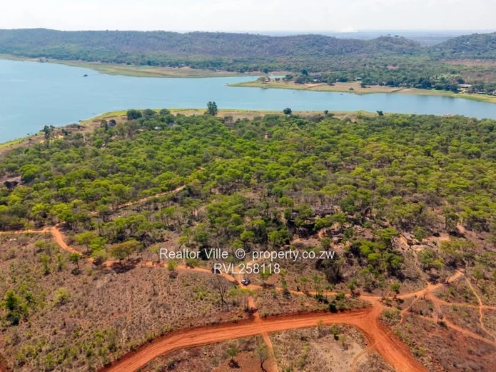 6.7ha Lake Chivero Shorefront Land — Hotel stand