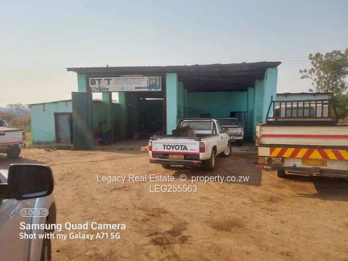 Amaveni Kwekwe Commercial Yard: 2,142m² Workshop & Garage