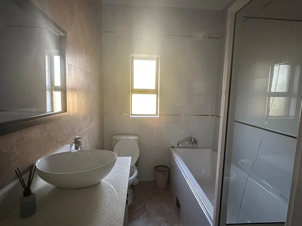 6 Bedroom Flat & Apartment